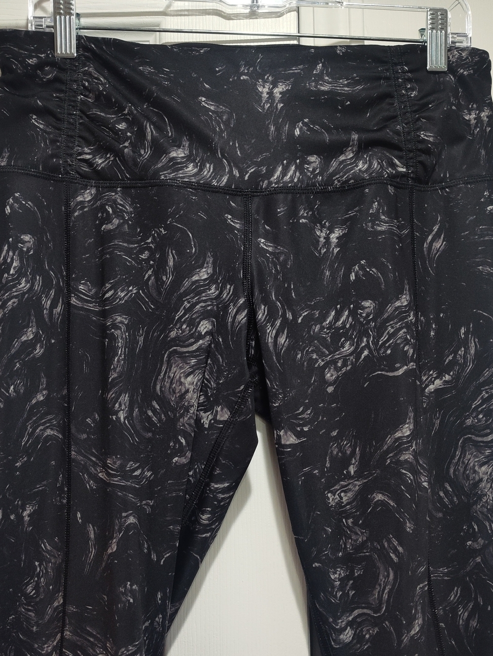 Lululemon Black Marble Swirl Print High-Waist Leggings In Size 10 - Picture 5 of 11